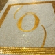 Decor logo Ô en or jaune fond micro-taille